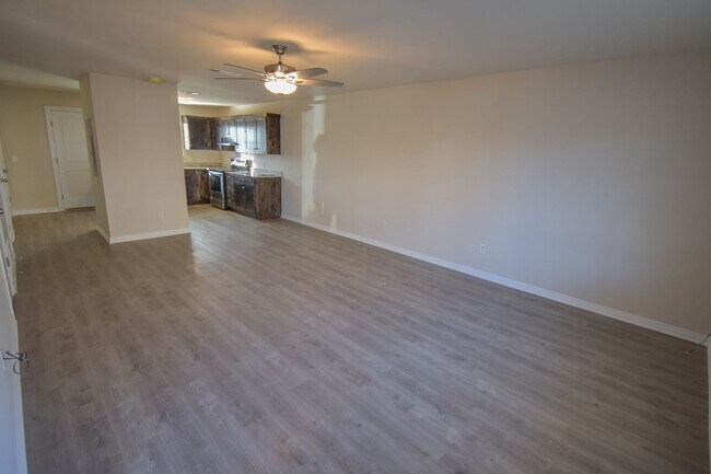 Foto del edificio - 2 bedroom 2.5 bath townhouse located close...