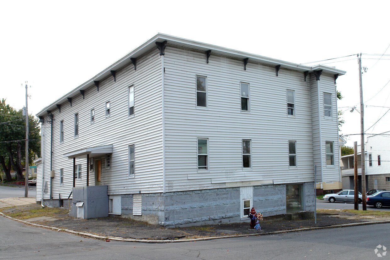 Building Photo - 701 Congress St