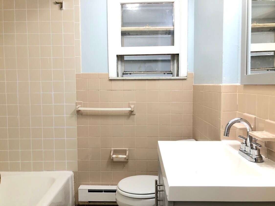 Building Photo - 483 Avenue A