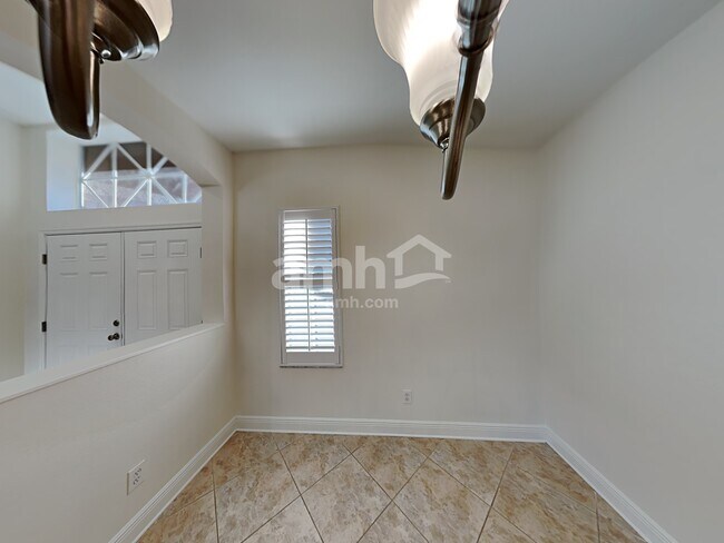 Foto del edificio - 1618 Short Birch Ln