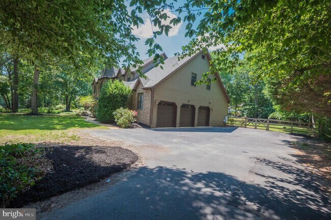 Foto del edificio - 5482 Royal Mile Blvd