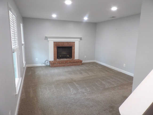 Building Photo - 413 Forest Ct