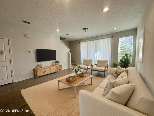 Foto del edificio - 215 Pine Bluff Dr