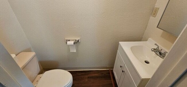 Building Photo - 2 Bedroom 1.5 bath Town Home For Rent, Nor...