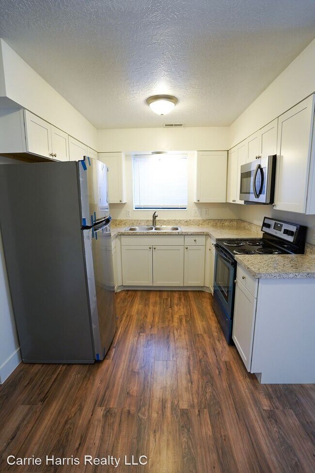 Building Photo - 3075 Van Buren Ave