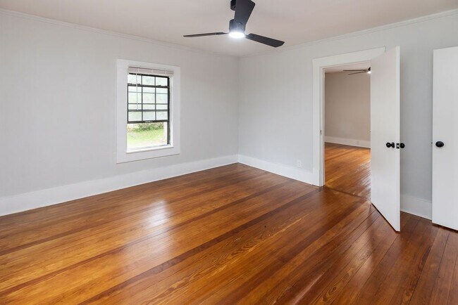 Foto del edificio - 1025 W Walker St