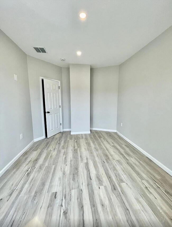 Foto del edificio - 2211 Cantrell St