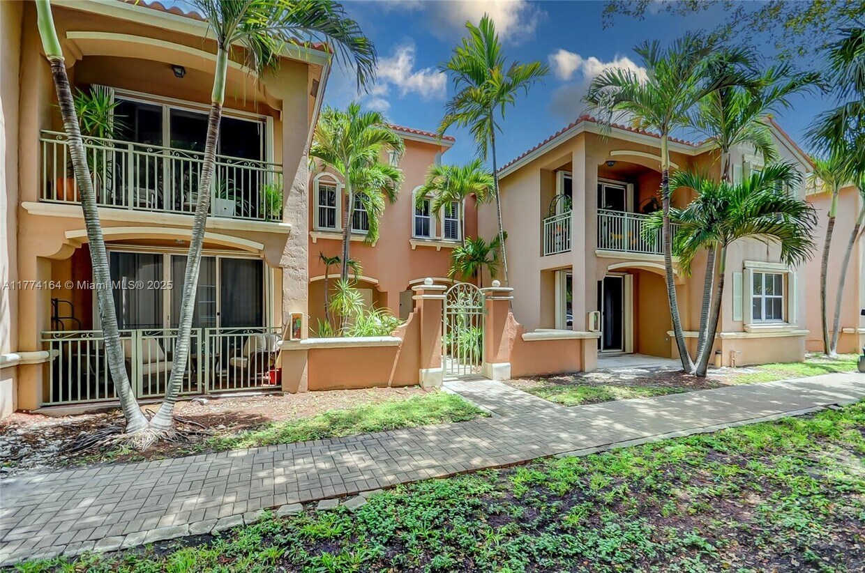 Foto principal - 6740 NW 114th Ave