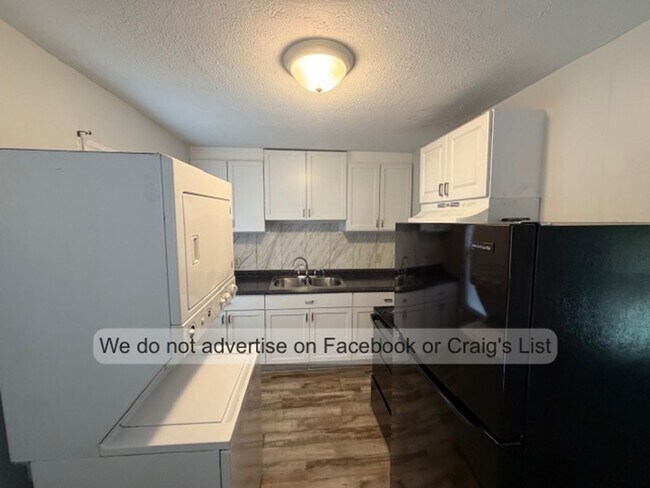 Foto del edificio - Blake Street &amp; Facility Drive Duplex