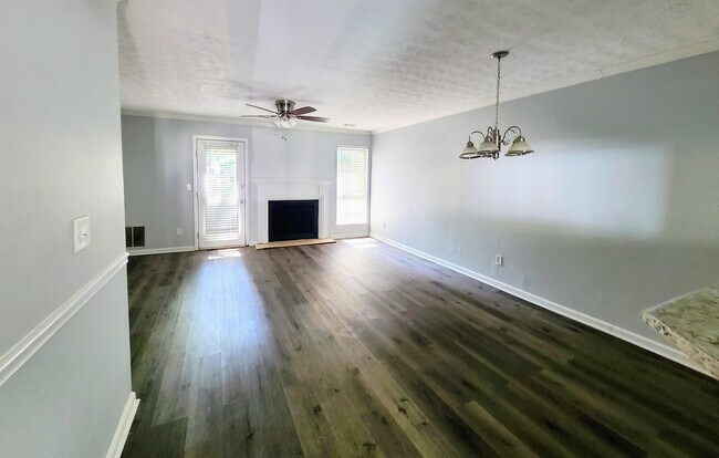 Building Photo - 3738 Jamestown Ct