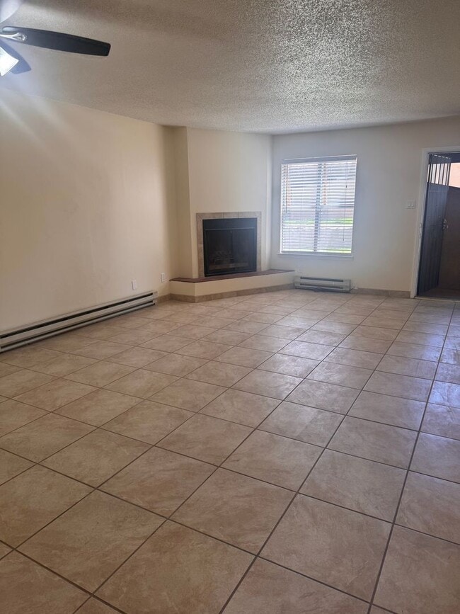 Building Photo - Cute Condo near University