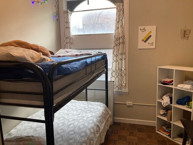 2nd Bedrom - 1820 W Race Ave