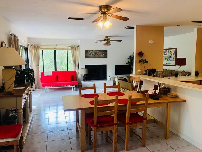 Foto del edificio - 2194 Woodbridge Rd