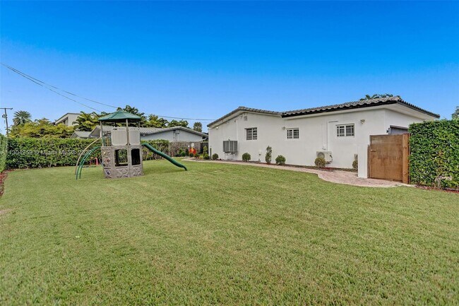 Foto del edificio - 3101 NE 164th St