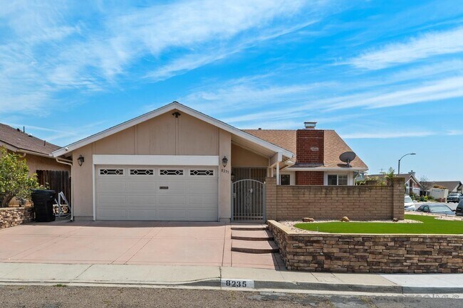 Building Photo - 8235 Calle Pino