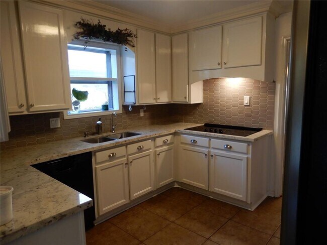 Foto del edificio - 12042 Sturdivant St