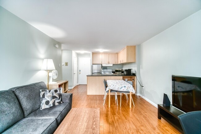 Photo du bâtiment - 5222-5222 Green St