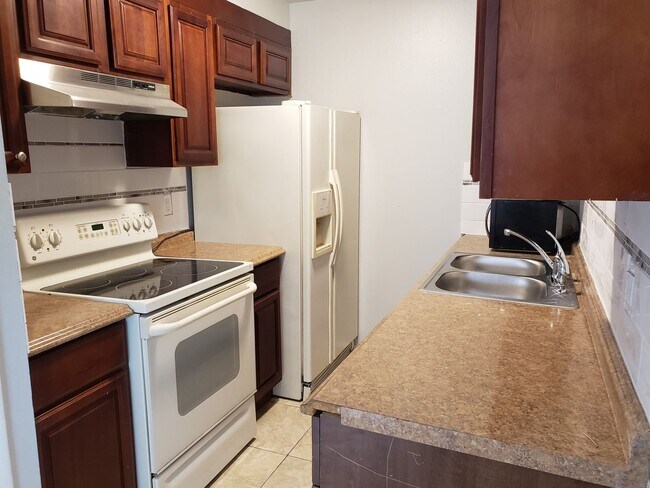 Foto del edificio - 2 BR / 2 BA Condo with Attached Garage and...