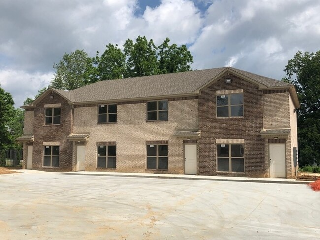 Building Photo - 406 W Matthews Ave