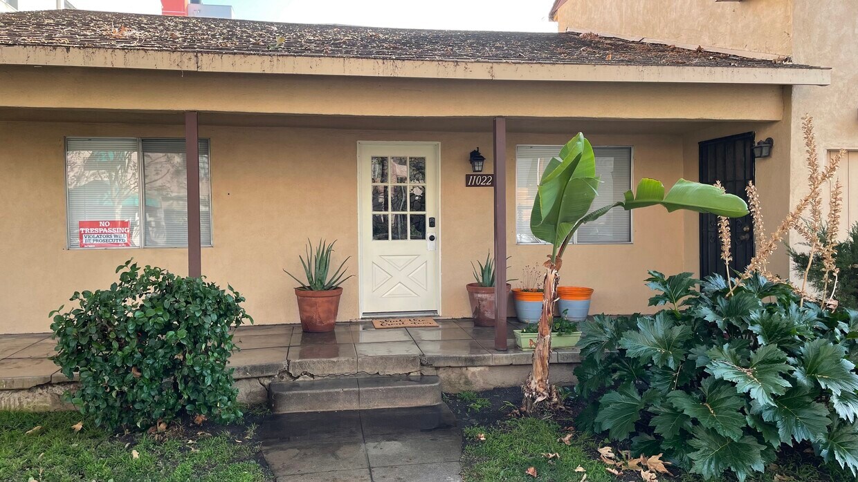 11022 Morrison St Unit FarmhouseModern, North Hollywood, CA 91601 Apartments in North