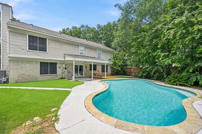 Building Photo - 8130 Sunny Ridge Dr