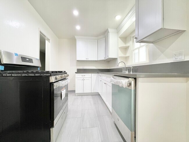Foto del edificio - 10536 Eastborne Ave