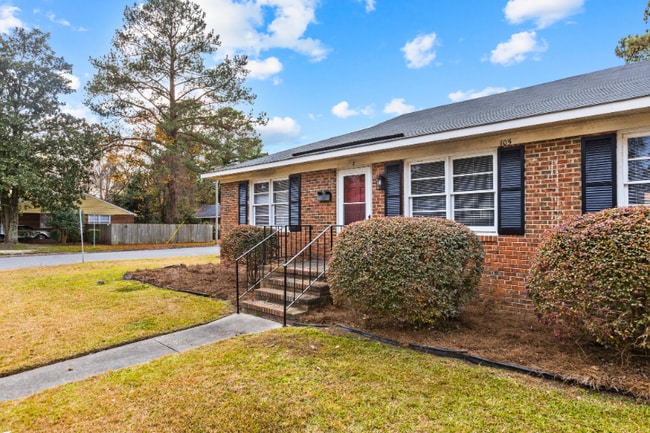 Photo - 105 N Meade St Townhome