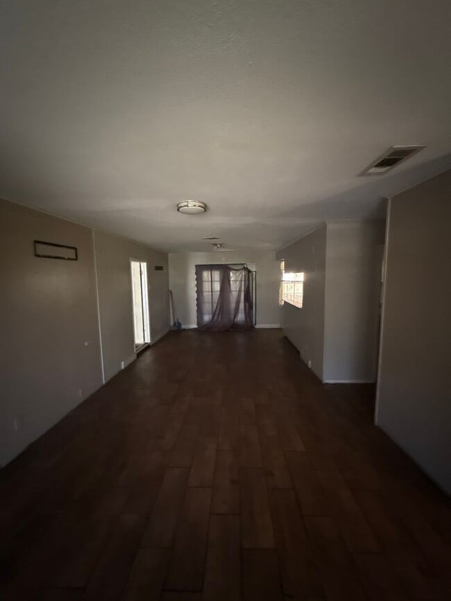 Building Photo - 733 Kingridge Pl