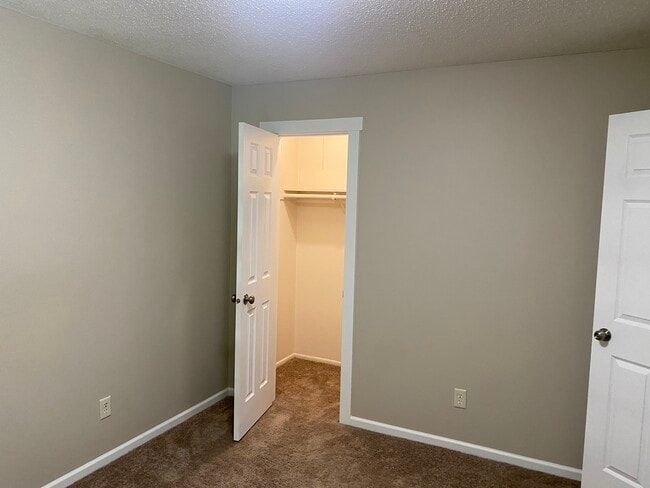 Building Photo - 10610 Johnson Cir
