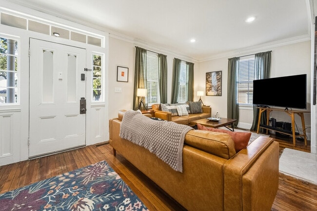 Building Photo - 220 Cleland St