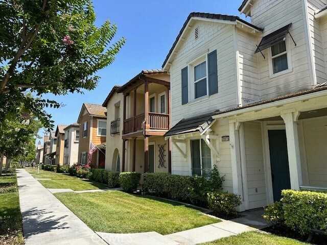 Foto del edificio - 15931 Moonflower Ave