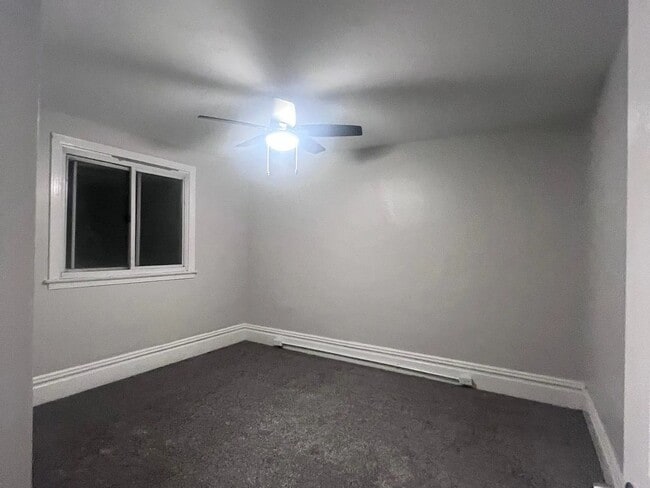Building Photo - Beautiful newly renovated 3 bedroom