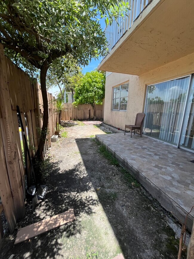 Foto del edificio - 4190 NW 79th Ave