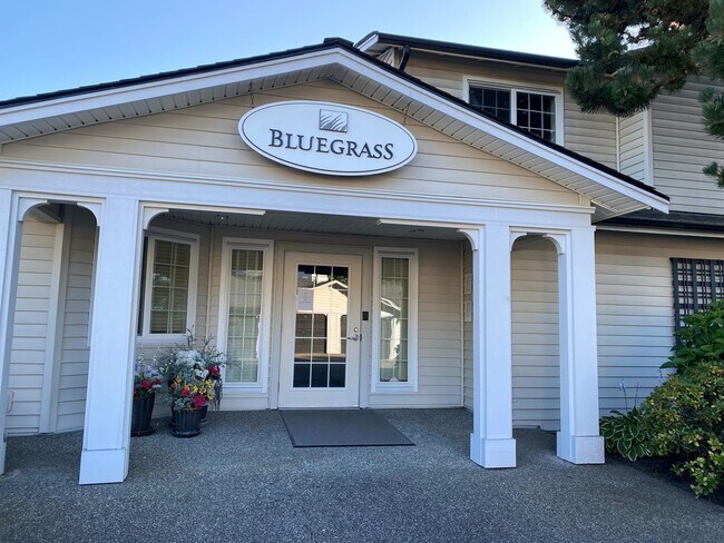 Building Photo - $2500-3Beds 2BA W/D 2 reserved parking, po...