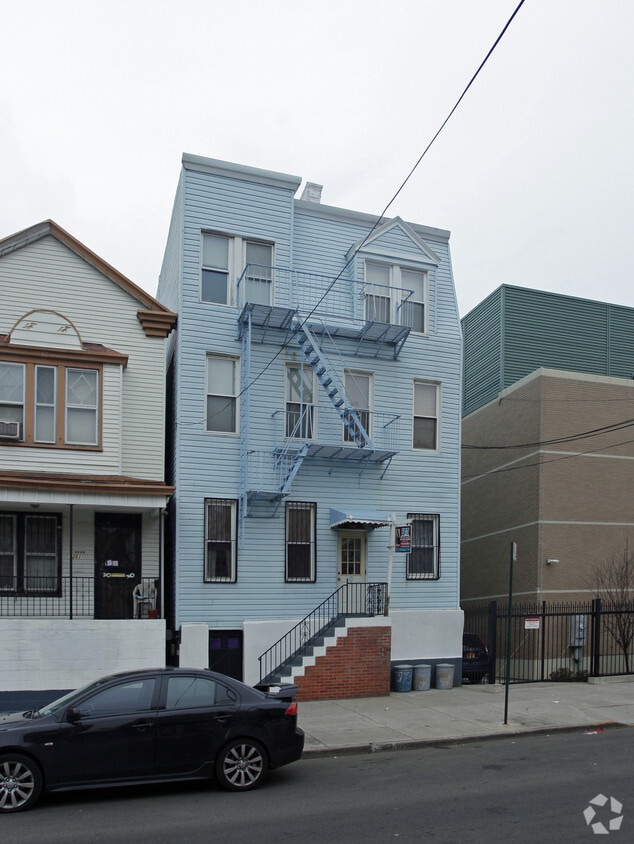 Building Photo - 1353 Taylor Ave
