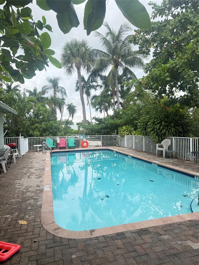 Foto del edificio - 835 NE 18th Ct