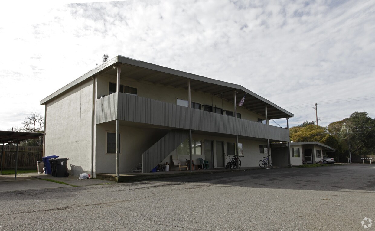 Building Photo - 2176 Shurtleff Ave
