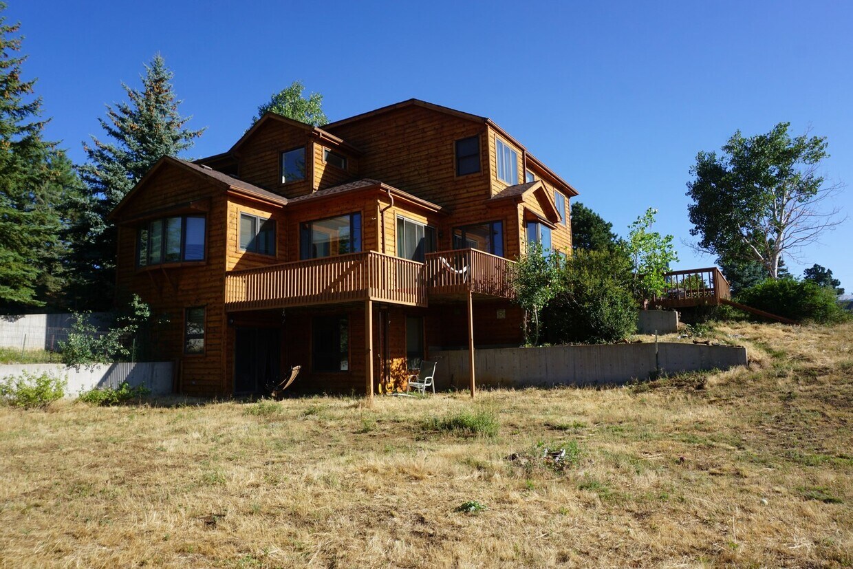 Primary Photo - Lovely Home on Lookout Mountain!!