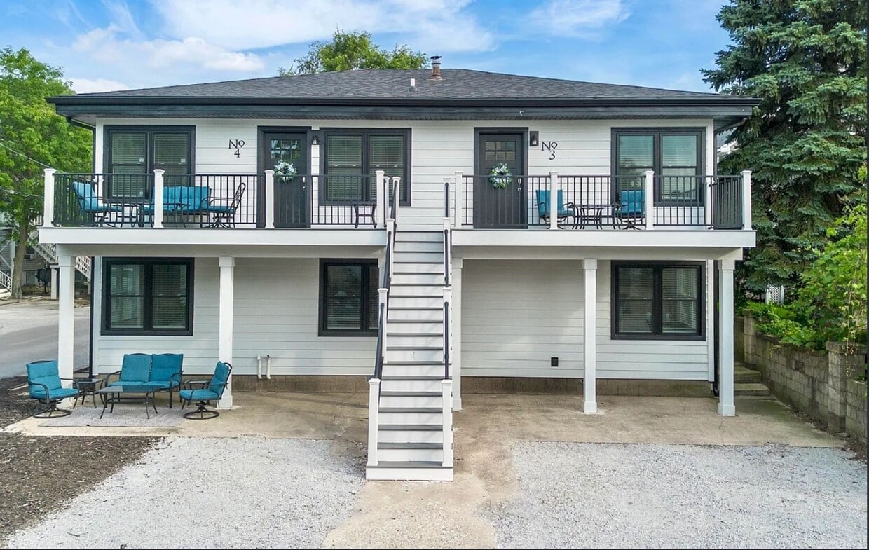 Primary Photo - 118 N Lake Ave