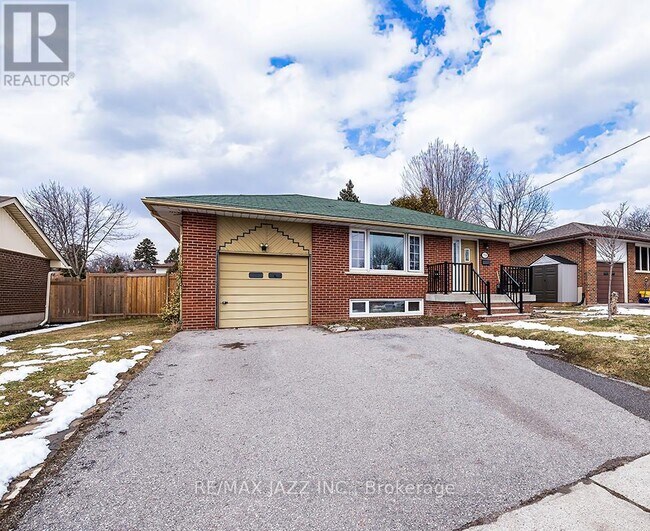 Photo du bâtiment - 708 Newman Crescent