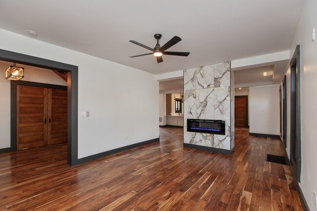 Foto del edificio - 2828 N Illinois St