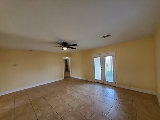 Building Photo - 1413 Bridle Path