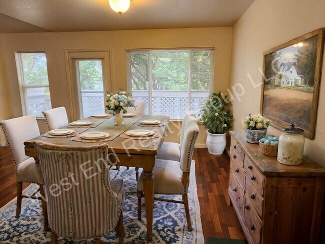 Building Photo - 712 Country Acres Dr