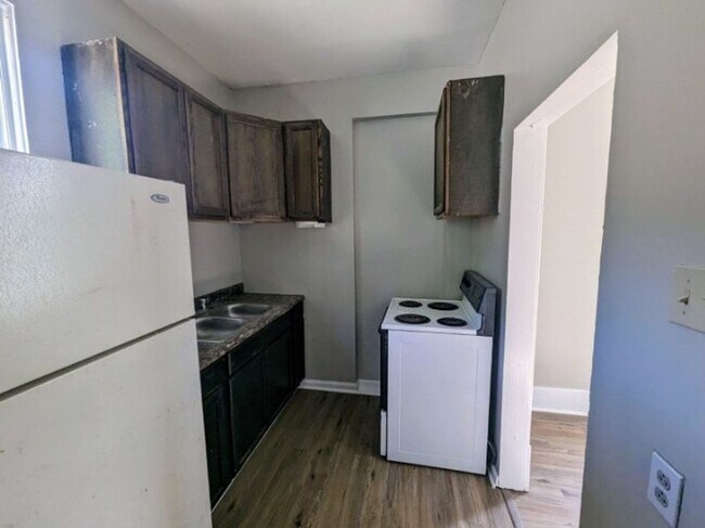 Building Photo - Cozy 2 Bedroom 1 Bathroom Home