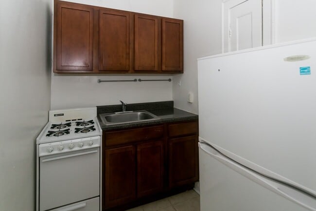Building Photo - 4847 N Damen Ave