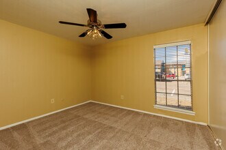 2BR, 2BA - 1,039SF - La Mirada