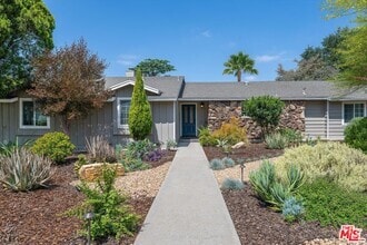 Building Photo - 9231 White Oak Ave