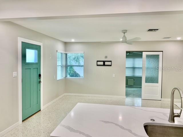 Foto del edificio - 2472 Coronado Way