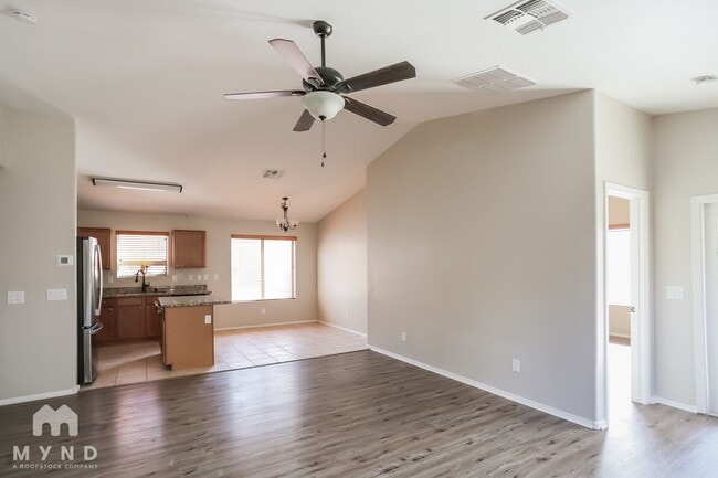 Foto del edificio - 41613 W Sunland Dr