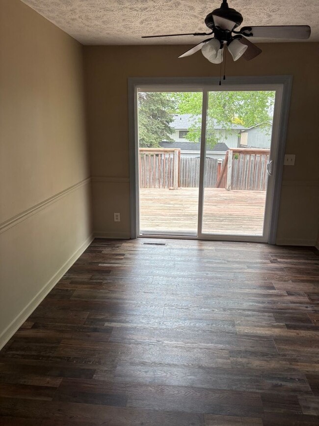 Foto del edificio - 3 bed/2 bath $2095